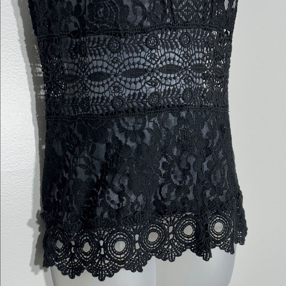 Knox Rose Black Lace Sleeveless Blouse - Picture 3 of 5